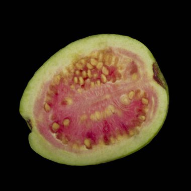 Siyah arka plan guava yakın çekim