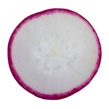 Beyaz arkaplanda taze turp izole edildi