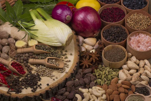 Baharat lezzetli yemek pişirmek için çeşitli