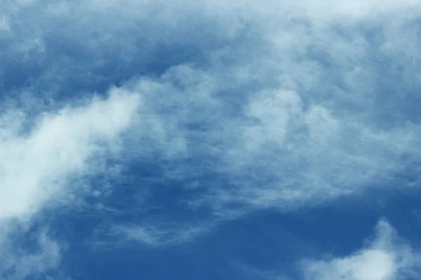 白い雲と青い空 — ストック写真