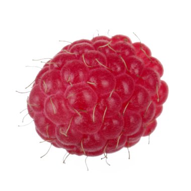 Beyaz arka plan üzerinde izole Olgun tatlı ahududu