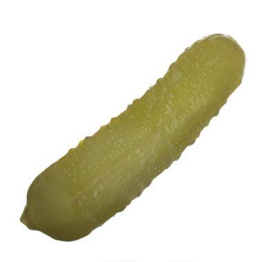 Salatalık turşusu beyaz arkaplanda izole edilmiş.