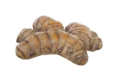 Beyaz arkaplanda izole edilmiş zerdeçal kökü