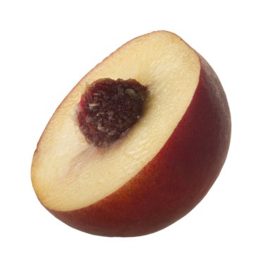 Olgun şeftali izole üzerinde beyaz arka plan dilimlenmiş