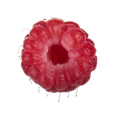 Olgun kırmızı ahududu beyaz arkaplanda izole