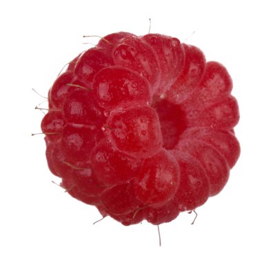 Olgun kırmızı ahududu beyaz arkaplanda izole