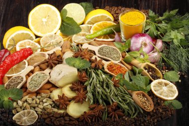 Baharat lezzetli yemek pişirmek için çeşitli