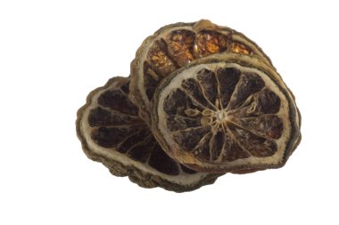 Beyaz arka planda izole dilimlenmiş narenciye yakın çekim