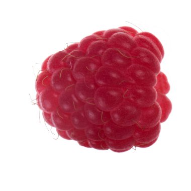 Beyaz arkaplanda kırmızı ahududu izole edildi