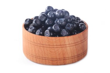 ahşap kase taze bilberries