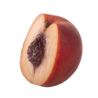 Olgun şeftali izole üzerinde beyaz arka plan dilimlenmiş