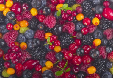 Taze çilek, sağlıklı beslenme kavramı çeşitli.