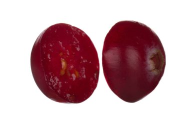 Beyaz arka planda izole kızılcık yakın çekim 