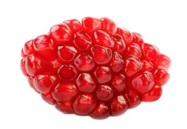 Beyaz arkaplanda izole edilmiş nar tohumları