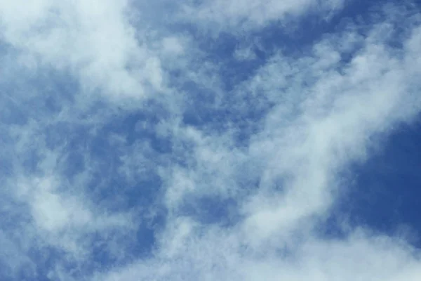 白い雲と青い空 — ストック写真