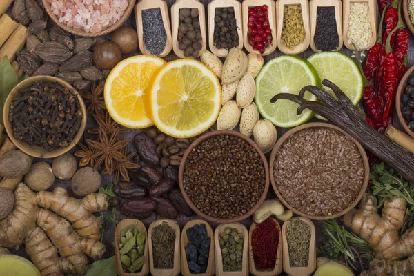 Baharat lezzetli yemek pişirmek için çeşitli