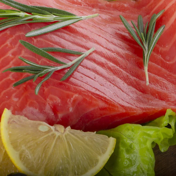 Closeup Raw Salmon Green Lettuce — Stock Photo, Image