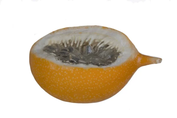 Fruta Pasión Dulce Aislado Sobre Fondo Blanco — Foto de Stock