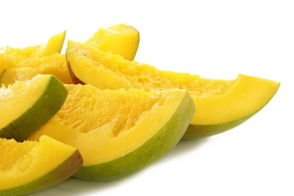 Rebanadas Mango Aisladas Sobre Fondo Blanco — Foto de Stock