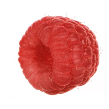 Beyaz arka plan üzerinde izole Olgun tatlı ahududu