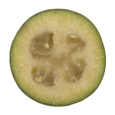 Taze feijoa beyaz arka plan üzerinde izole 