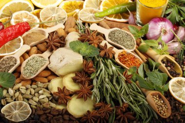 Baharat lezzetli yemek pişirmek için çeşitli
