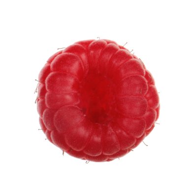 Beyaz arkaplanda kırmızı ahududu izole edildi