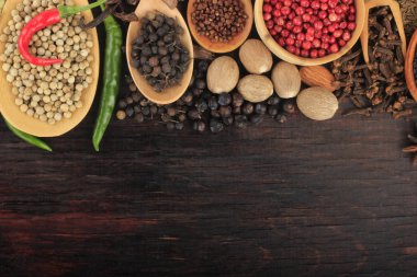 Baharat lezzetli yemek pişirmek için çeşitli