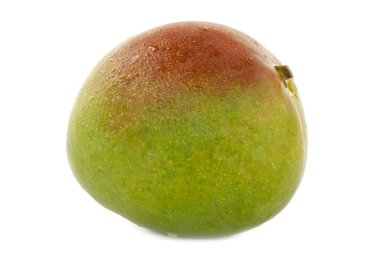 Beyaz arka plan üzerinde izole taze ham mango meyve