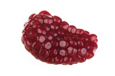 Beyaz arkaplanda izole edilmiş nar tohumları