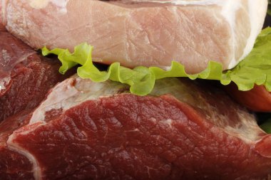 Yeşil marul ile çiğ et 