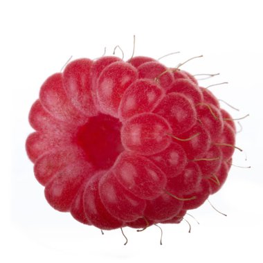 Beyaz arka plan üzerinde izole Olgun tatlı ahududu