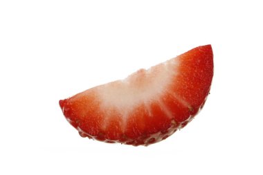 Çilek parça beyaz arka plan üzerinde izole