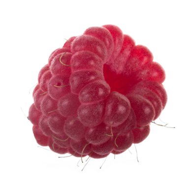 Beyaz arka plan üzerinde izole Olgun tatlı ahududu