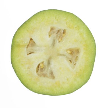 Taze feijoa beyaz arka plan üzerinde izole 