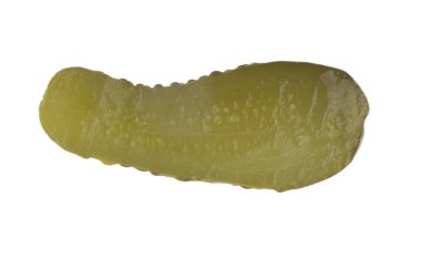 Salatalık turşusu beyaz arkaplanda izole edilmiş.