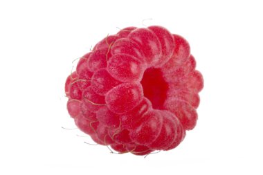 Olgun kırmızı ahududu beyaz arkaplanda izole