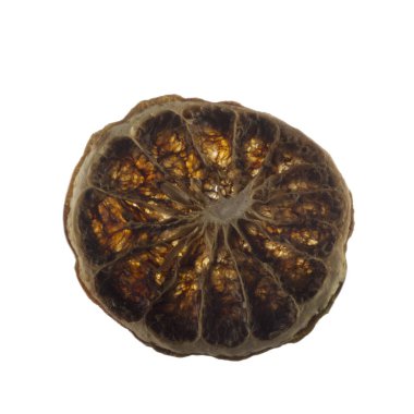 Beyaz arka planda izole dilimlenmiş narenciye yakın çekim