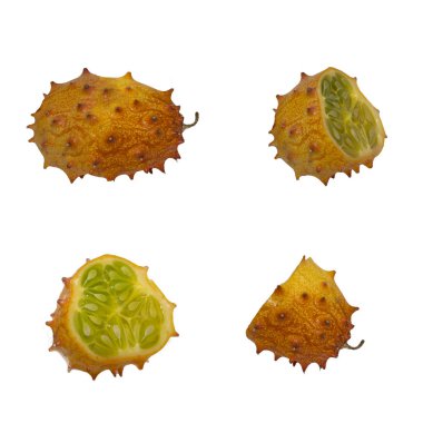 Beyaz arka plan üzerinde izole kiwano yakın çekim 