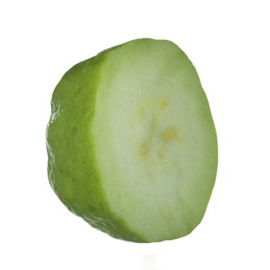 Beyaz arka planda izole guava yakın çekim