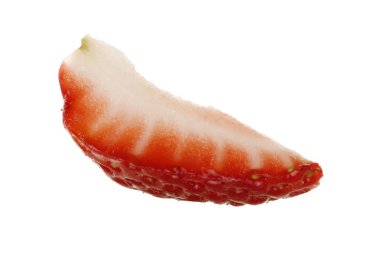 Çilek parça beyaz arka plan üzerinde izole