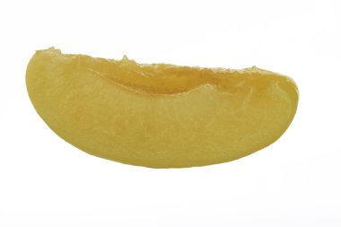 Olgun şeftali izole üzerinde beyaz arka plan dilimlenmiş