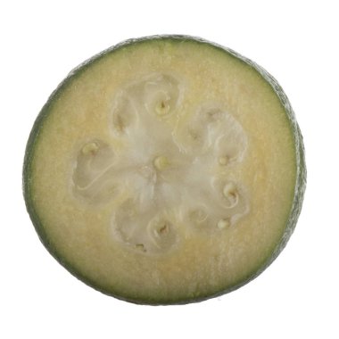 Taze feijoa beyaz arka plan üzerinde izole 