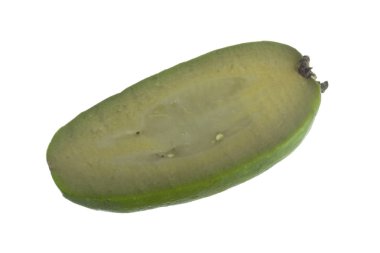 Taze feijoa beyaz arka plan üzerinde izole 