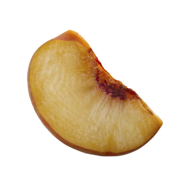 熟した桃の孤立した白い背景をスライス — ストック写真