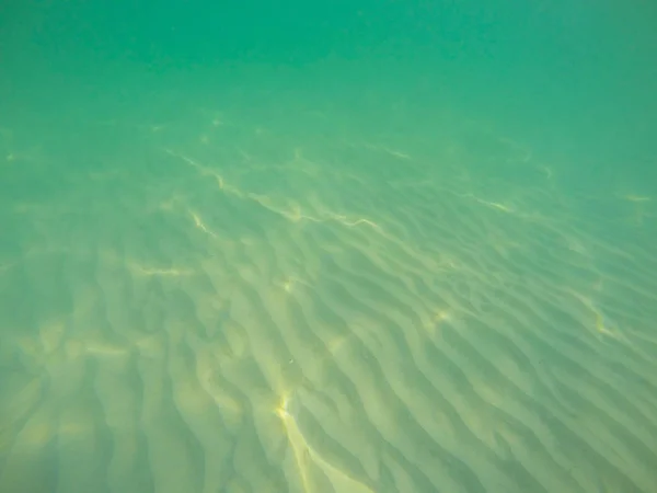 Zbliżenie Wody Oceanu Słońcu Tło Przyrodnicze — Zdjęcie stockowe