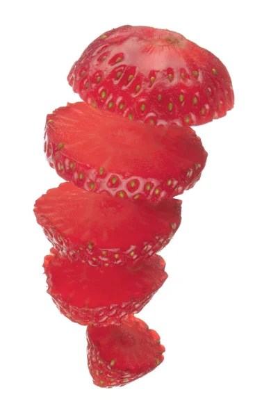 Geschnittene Erdbeere Isoliert Auf Weißem Hintergrund — Stockfoto