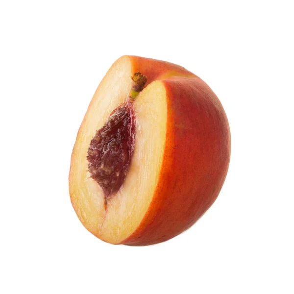 切片成熟桃孤立在白色背景 — 图库照片