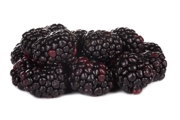 熟透的黑莓 在白色背景上孤立 — 图库照片