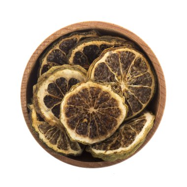 Beyaz arka planda izole dilimlenmiş narenciye yakın çekim